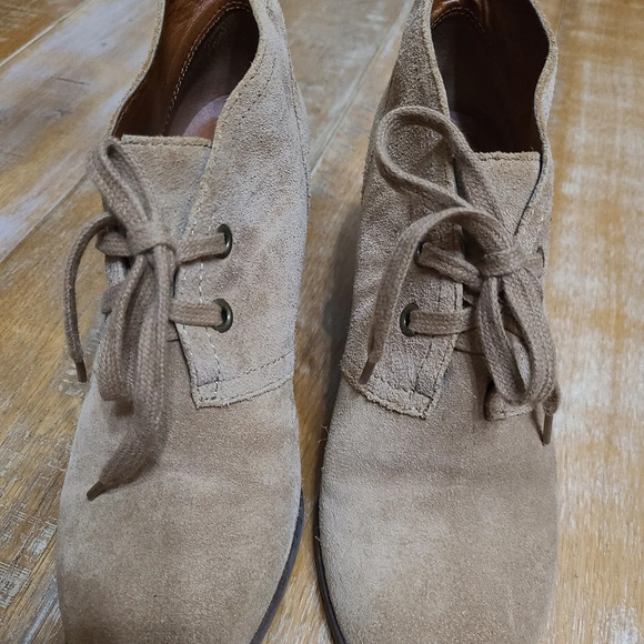Lucky Brand Shylow Tan Suede Leather 3 inch Wedge Lace Up Ankle Booties Size 8.5 - Picture 3 of 13